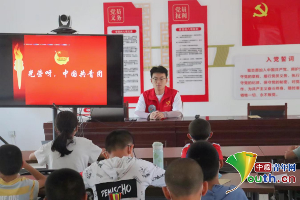 亿博电竞 亿博官网青岛科大研支团开展七彩假期活动为孩子送成长(图1)