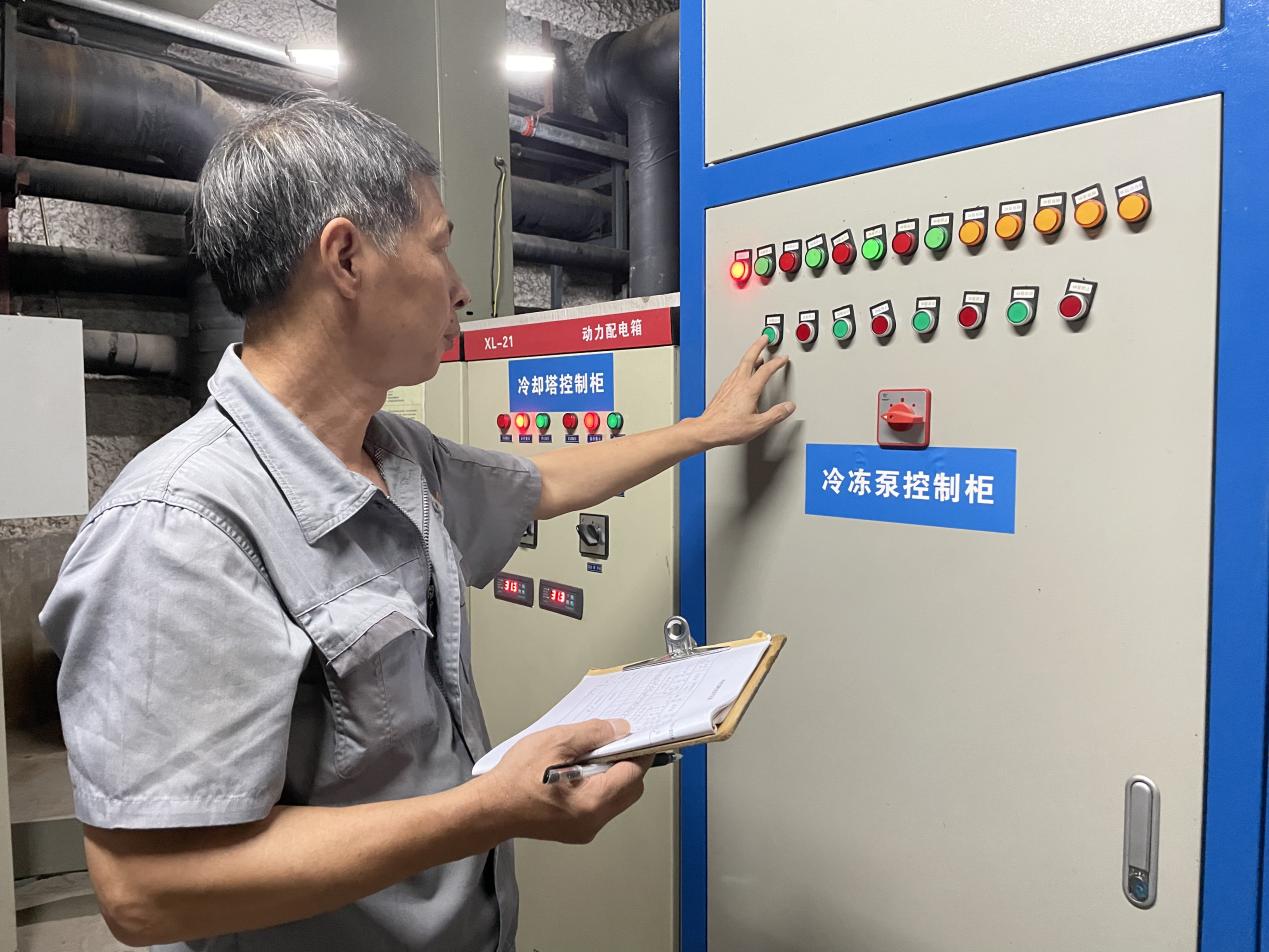 亿博电竞 亿博官网屯溪区：节能减排 商超“精打细算”(图1)