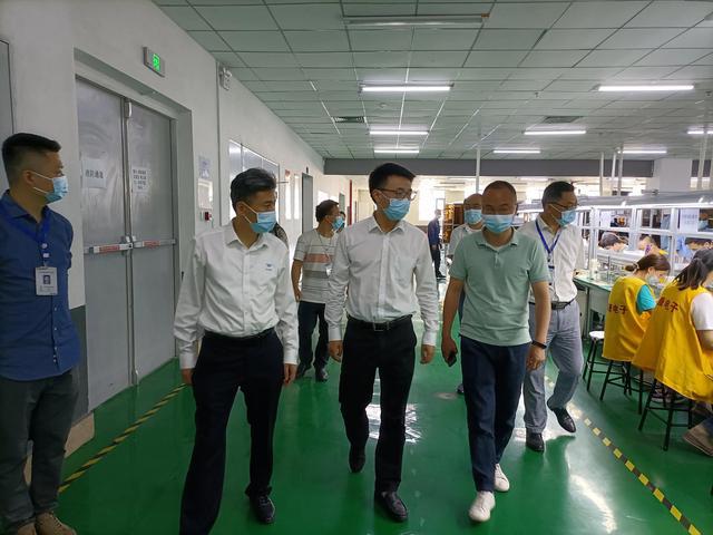 亿博电竞 亿博官网宜宾三江新区开展工贸行业五一节前安全环保、疫情防控大检查(图1)