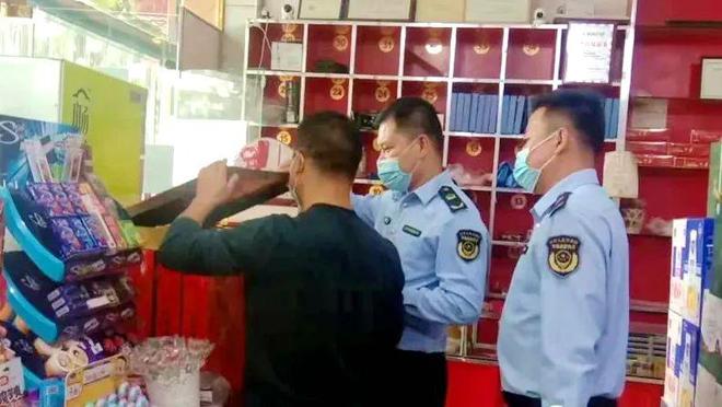 守护中秋“舌尖”安全——临洮县市场监管局开展亿博电竞 亿博官网月饼市场专项检查(图1)