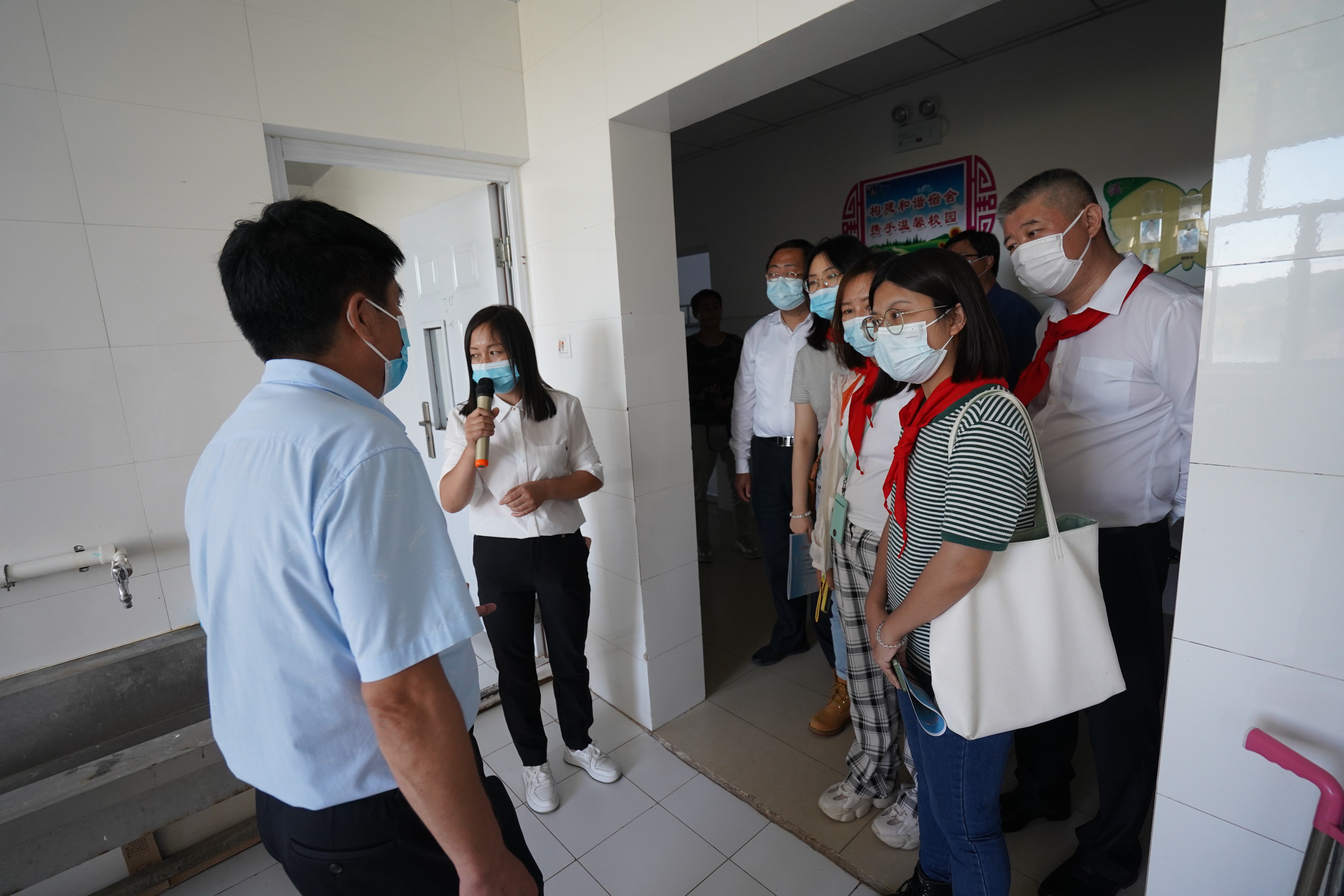 浙商银行：助力乡村教育 为爱撑起一片希望的蓝亿博电竞 亿博官网天(图1)