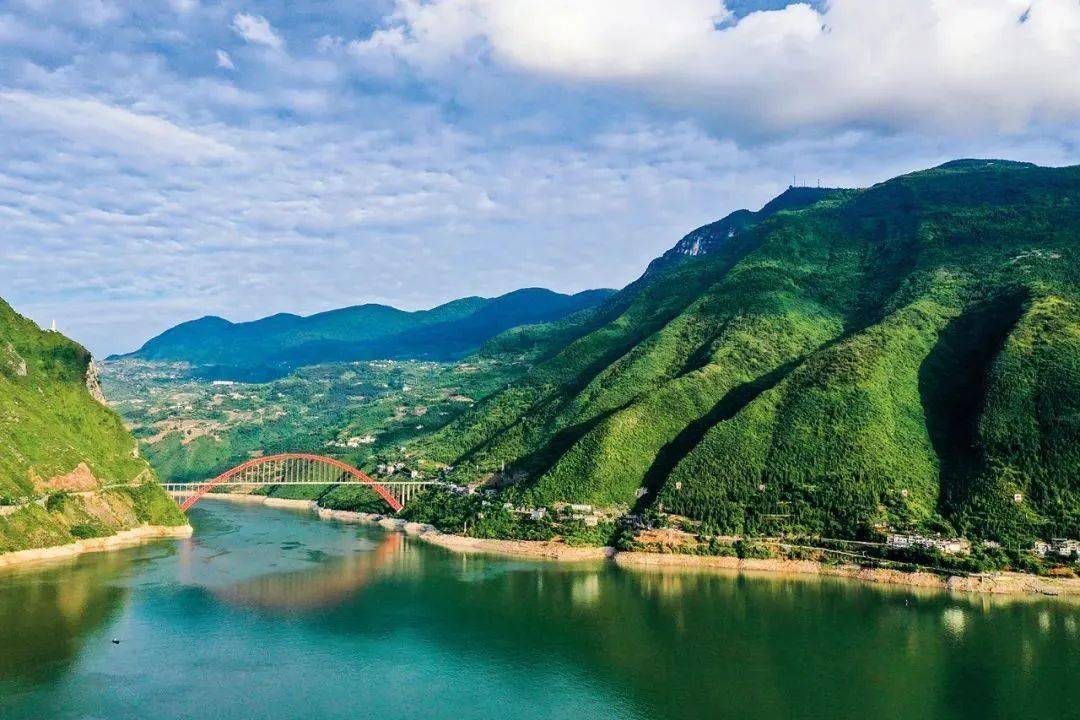 亿博电竞 亿博官网绿水青山的法治足迹——十三届全国人大常委会生态环保领域立法综述(图1)