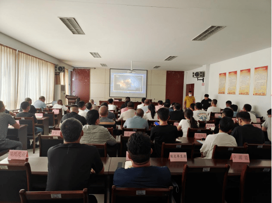 我为群众办实事市生态环境局沾化分局开展“送服务进企业 破亿博电竞 亿博官网难题促发展”环保政策服务进园区活动(图1)