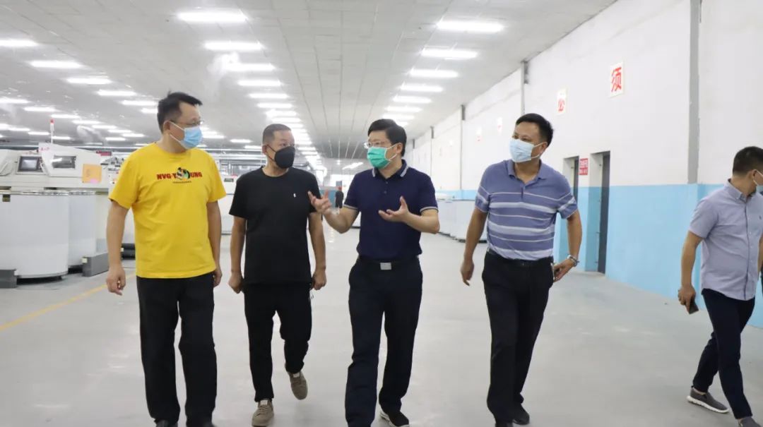 喻军中秋假期走访调研企业时强调：要把防疫、安全与环保工作挂在心上、抓在手上、落实在具体行动中推动“黄金季”变成“丰收季”亿博电竞 亿博官网(图1)