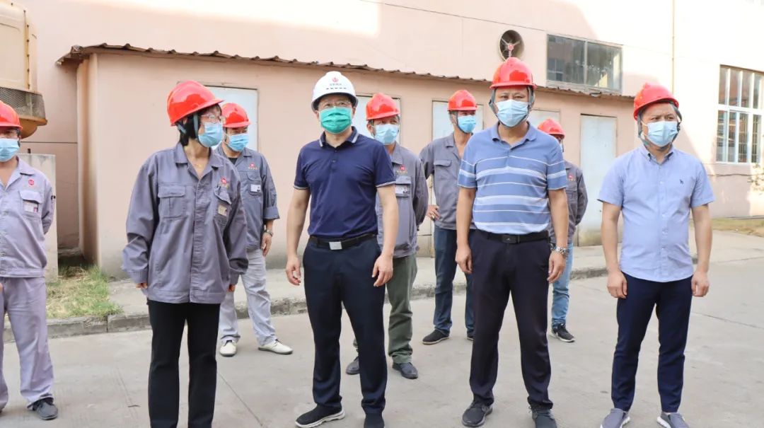 喻军中秋假期走访调研企业时强调：要把防疫、安全与环保工作挂在心上、抓在手上、落实在具体行动中推动“黄金季”变成“丰收季”亿博电竞 亿博官网(图3)