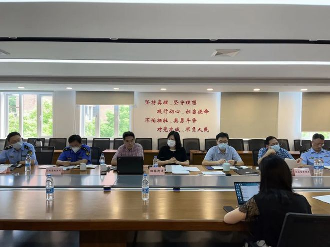 亿博电竞 亿博官网吹响集结号 虹梅街道联合多部门开展园区“防疫情、稳经济、保安全”联合行动(图2)