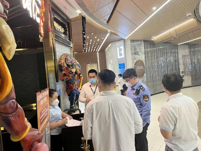 亿博电竞 亿博官网吹响集结号 虹梅街道联合多部门开展园区“防疫情、稳经济、保安全”联合行动(图6)