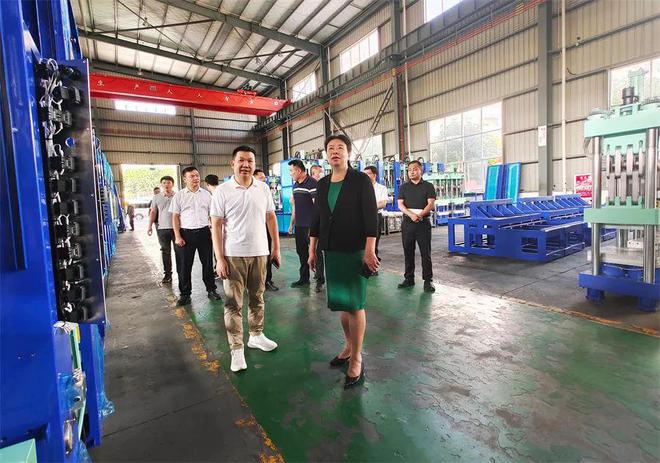 看现场、听汇亿博电竞 亿博官网报、促落实！洛江区委主要领导督导生态环境保护及安全生产工作(图3)