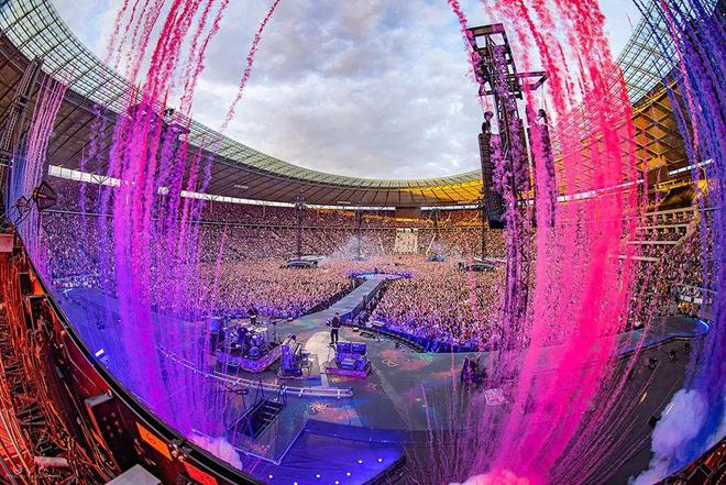 亿博电竞 亿博官网在瑰丽宇宙中节能减排走进Coldplay“Music of the Spheres”巡演幕后的光影故事(图2)