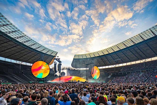 亿博电竞 亿博官网在瑰丽宇宙中节能减排走进Coldplay“Music of the Spheres”巡演幕后的光影故事(图6)