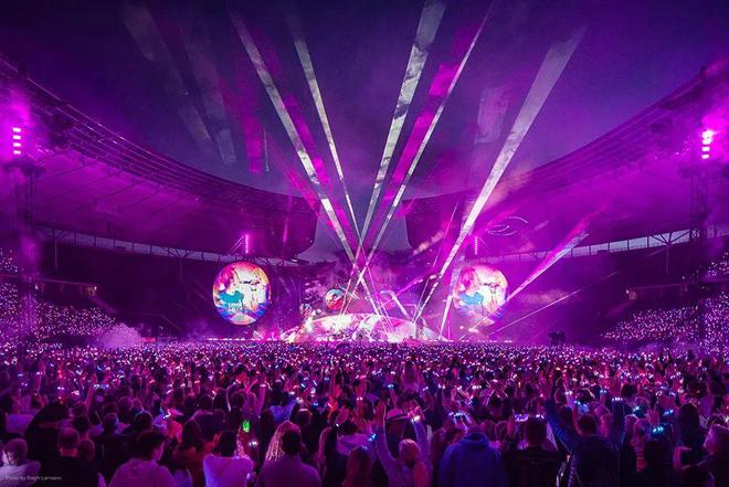 亿博电竞 亿博官网在瑰丽宇宙中节能减排走进Coldplay“Music of the Spheres”巡演幕后的光影故事(图8)