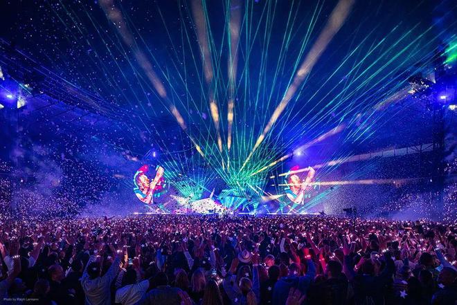 亿博电竞 亿博官网在瑰丽宇宙中节能减排走进Coldplay“Music of the Spheres”巡演幕后的光影故事(图7)