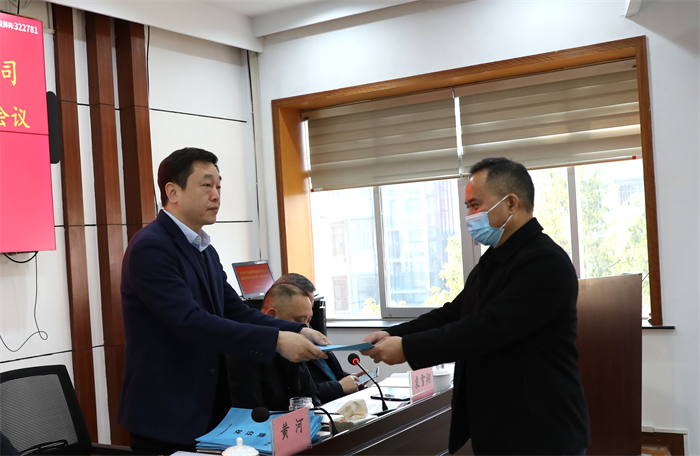 亿博电竞 亿博官网岳阳路桥召开安全环保工作会议暨专题教育培训(图2)