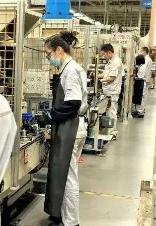 疫情要防住 订单要亿博电竞 亿博官网保障 员工要安全(图9)
