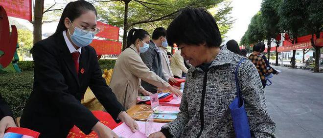 亿博电竞 亿博官网【2022-127】维护国家安全 筑牢人民防线--天等法院开展《反间谍法》普法宣传活动(图4)