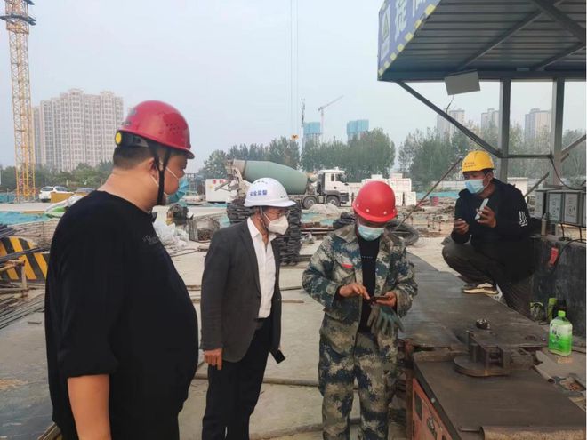 亿博电竞 亿博官网建设环保局：抓实抓细疫情防控 筑牢工地安全防线(图1)