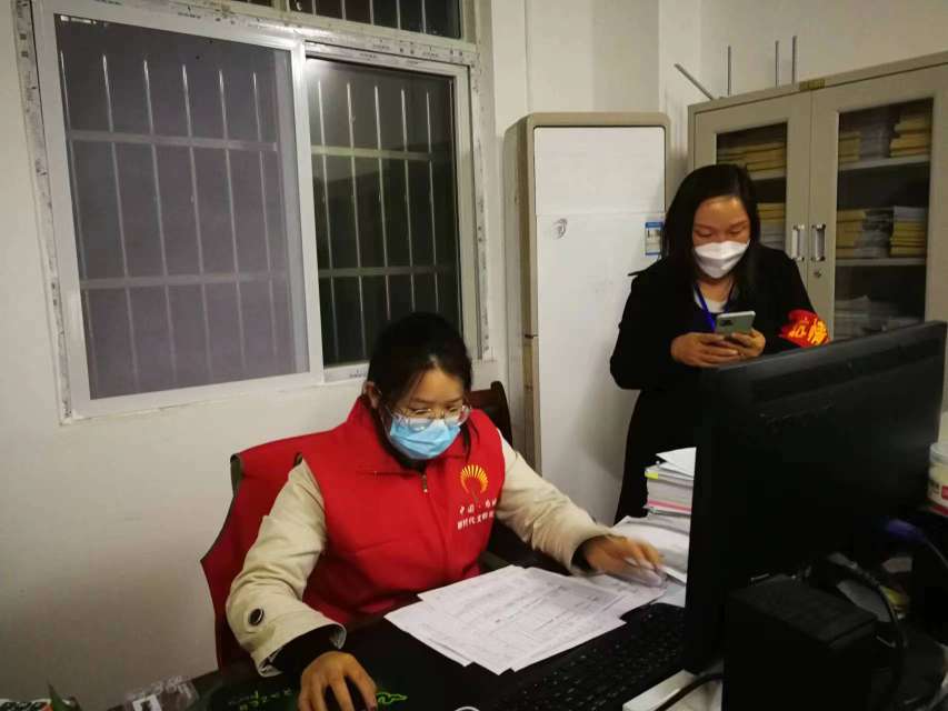 麻城环保人精准发力筑牢防疫末端防线亿博电竞 亿博官网(图1)