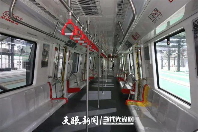 亿博电竞 亿博官网贵阳轨道交通三号线一期工程项目首列电客车正式进段(图4)