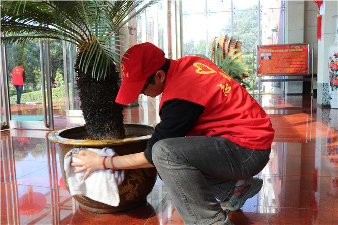 亿博电竞 亿博官网永煤集团洛阳煤业团委：那一抹最美“志愿红”(图3)