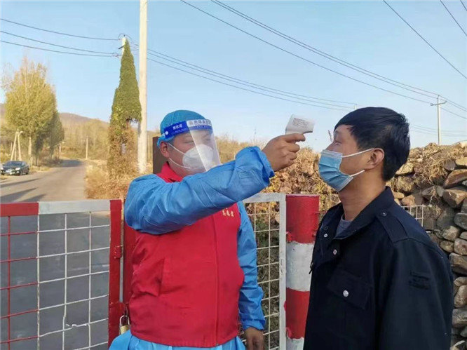 亿博电竞 亿博官网永煤集团洛阳煤业团委：那一抹最美“志愿红”(图1)