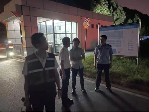 无锡锡山开发区：持续开展安全环保联合夜查切实保障人民群众生产生亿博电竞 亿博官网活和生态环境安全(图2)
