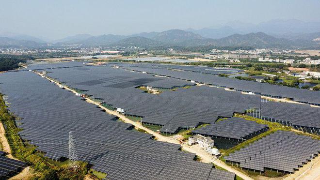 亿博电竞 亿博官网粤东最大规模渔光互补项目并网发电(图1)