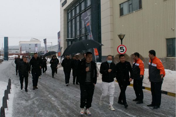 亿博电竞 亿博官网30多家矿企参加！新能源纯电动矿卡助力新疆矿山企业节能减排！(图1)