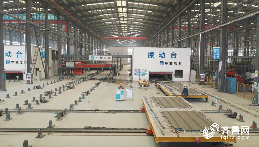 像造汽车一样造房子！5天生产30层楼所用叠合板装配式建筑助力亿博电竞 亿博官网建筑业绿色节能减排(图6)