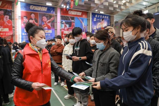 亿博电竞 亿博官网白城：开展水务普法营造高校节水新风尚(图2)