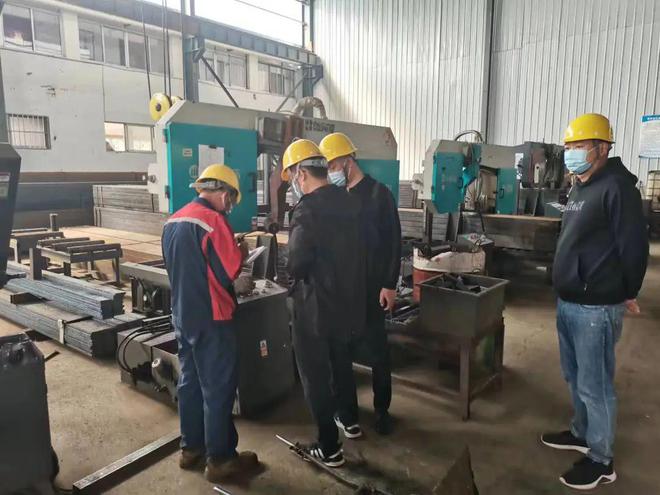 守牢安全线 陵城镇狠抓安全环保工作 筑牢高亿博电竞 亿博官网质量发展基石(图2)