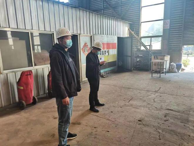 守牢安全线 陵城镇狠抓安全环保工作 筑牢高亿博电竞 亿博官网质量发展基石(图3)