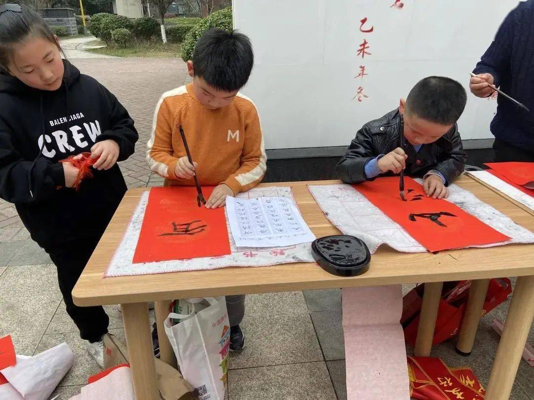 亿博电竞 亿博官网【我们的节日·春节】迎新春 送祝福——信州区各地迎新春系列活动火热进行中(图2)
