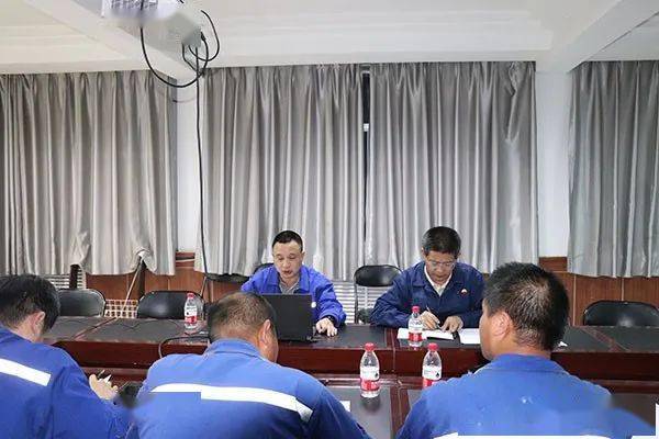李俊到庆阳石化项目部开亿博电竞 亿博官网展年中安全环保述职工作(图1)