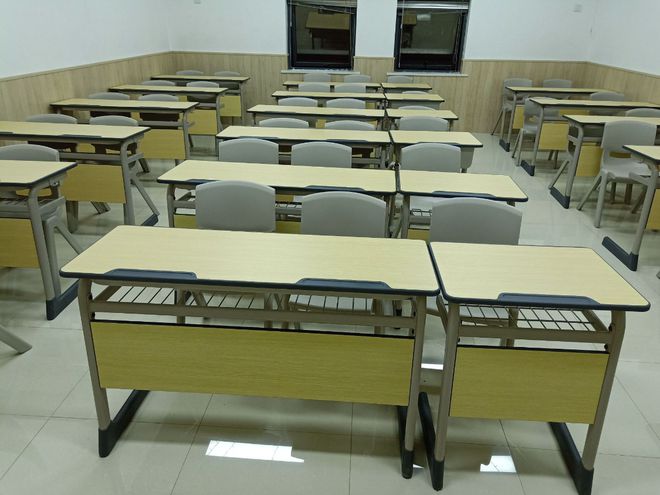 亿博电竞 亿博官网安全、舒适、合格的学校课桌椅配置关乎孩子未来发展！(图1)