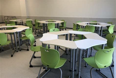 亿博电竞 亿博官网安全、舒适、合格的学校课桌椅配置关乎孩子未来发展！(图2)
