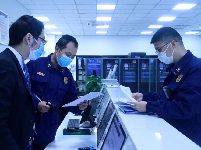 复工千亿博电竞 亿博官网万条 安全第一条｜遂宁消防落实“十六字”方针 助力复工企业平安“上岗”(图1)