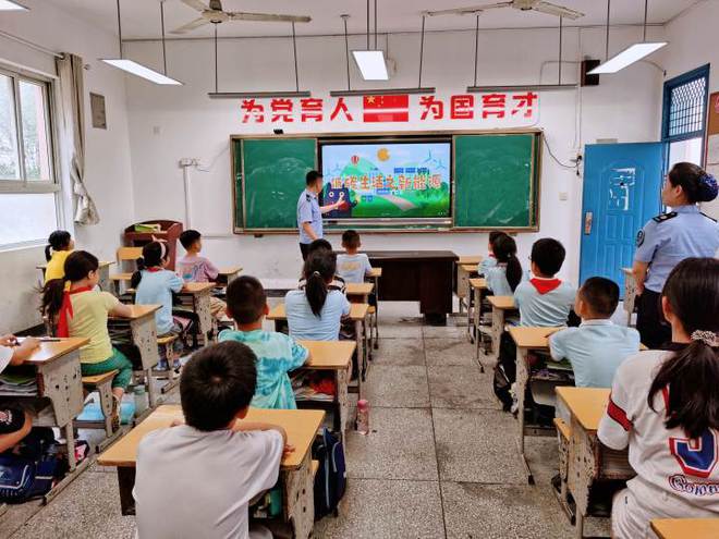 亿博电竞 亿博官网做节能小达人想节能小妙招这场低碳绿色宣传有意思(图1)