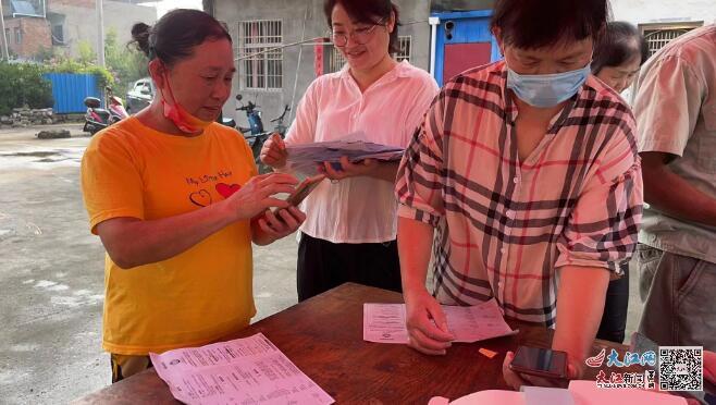亿博电竞 亿博官网瑞昌市黄金乡开展“节能减排、低碳环保”宣传活动（图）(图1)
