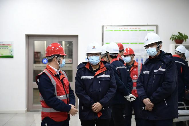 国家电投内蒙古公司安全质量环保部亿博电竞 亿博官网主任陶新建一行到公司开展调研(图2)