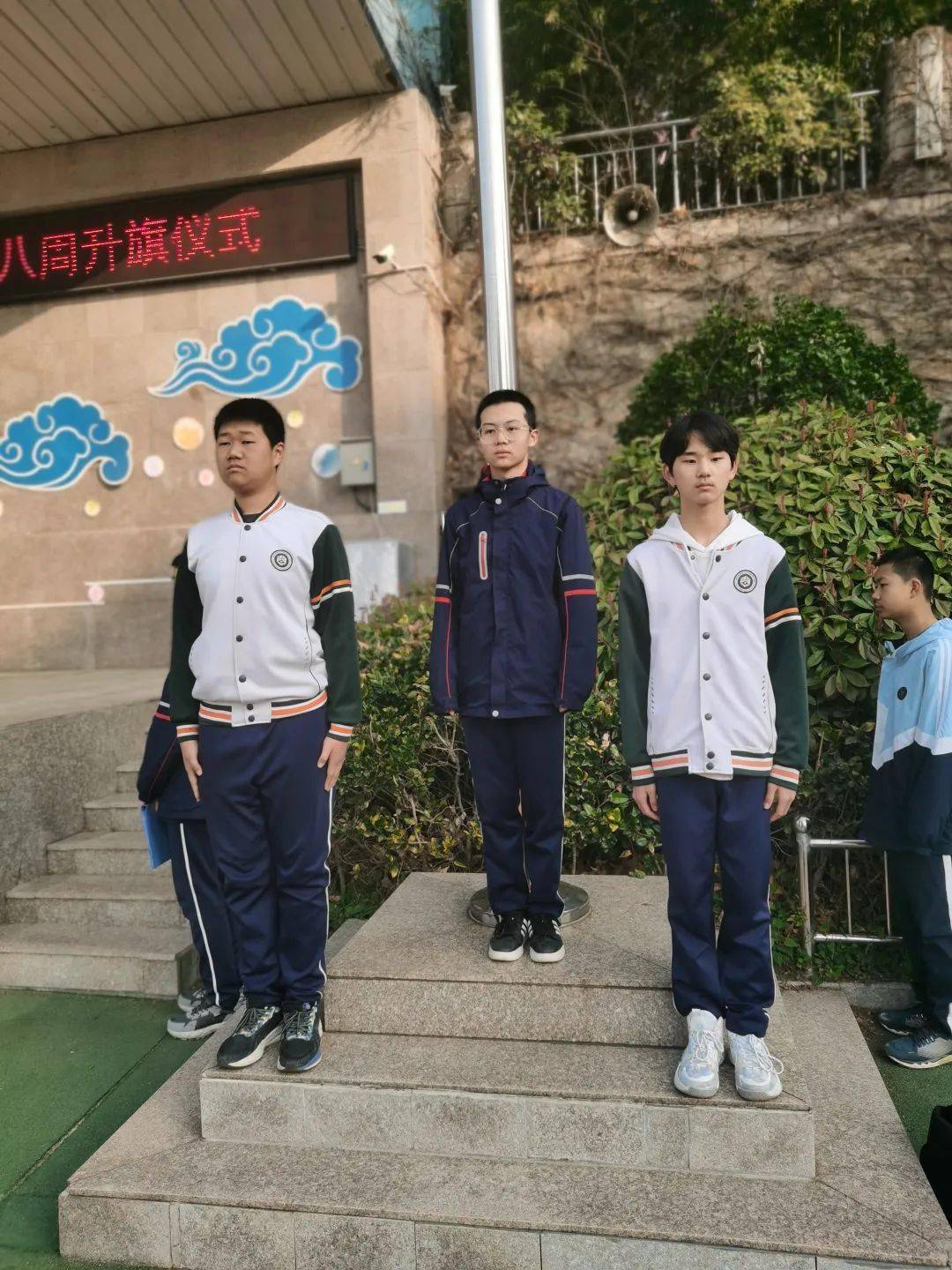 亿博电竞 亿博官网【国旗下演讲】珍爱生命安全第一——青岛实高附中第8周升旗仪式(图2)