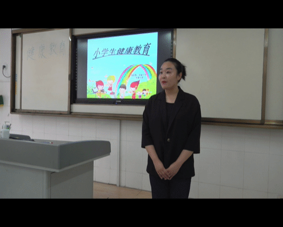 第二实亿博电竞 亿博官网验小学：小手拉大手共创卫生城(图1)
