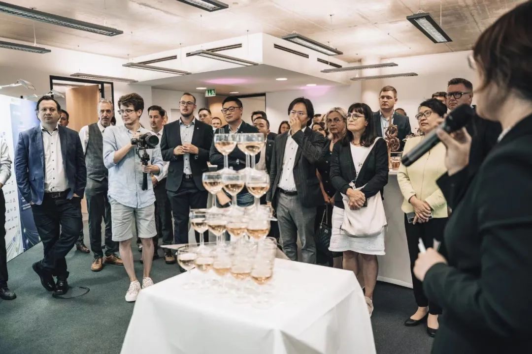 亿博电竞 亿博官网直击IAA：瑞浦兰钧问顶家族欧洲首发会给行业带来哪些改革？(图3)