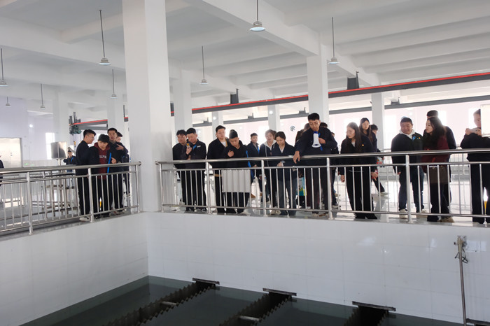 亿博电竞 亿博官网济南水务集团团委用直播吹响植树“集结号”_泉城新闻_大众网(图6)