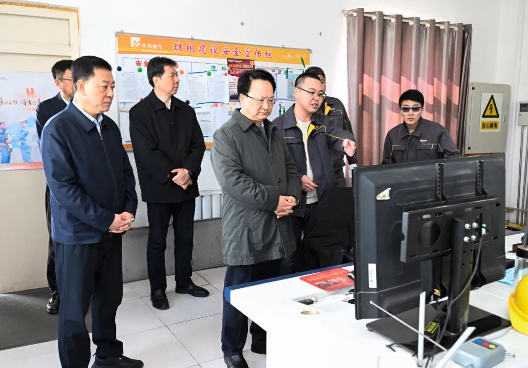 亿博电竞 亿博官网景俊海胡玉亭到白城调研并召开支持白城市高质量振兴突破发展座谈会(图1)