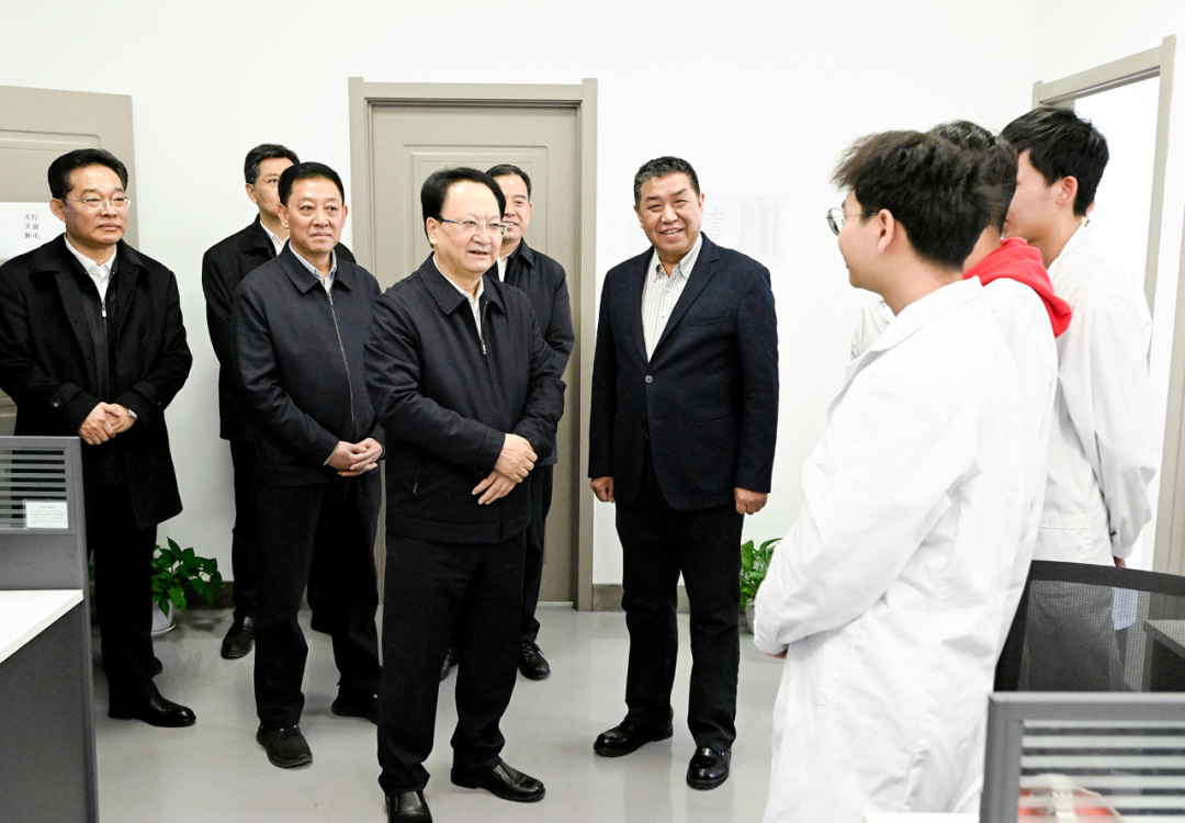 亿博电竞 亿博官网景俊海胡玉亭到白城调研并召开支持白城市高质量振兴突破发展座谈会(图3)