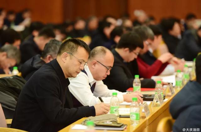 大庆油田开年第一会敲下“安全锤”打亿博电竞 亿博官网响“环保战”(图8)