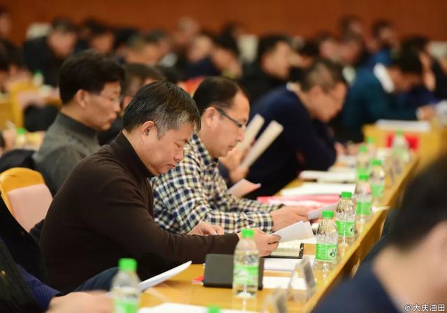 大庆油田开年第一会敲下“安全锤”打亿博电竞 亿博官网响“环保战”(图9)
