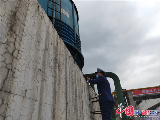 大英消防落实“十六字”方针 护航易燃易爆企业复工复产 - 区县动态 - 中国网·锦绣天府亿博电竞 亿博官网(图2)
