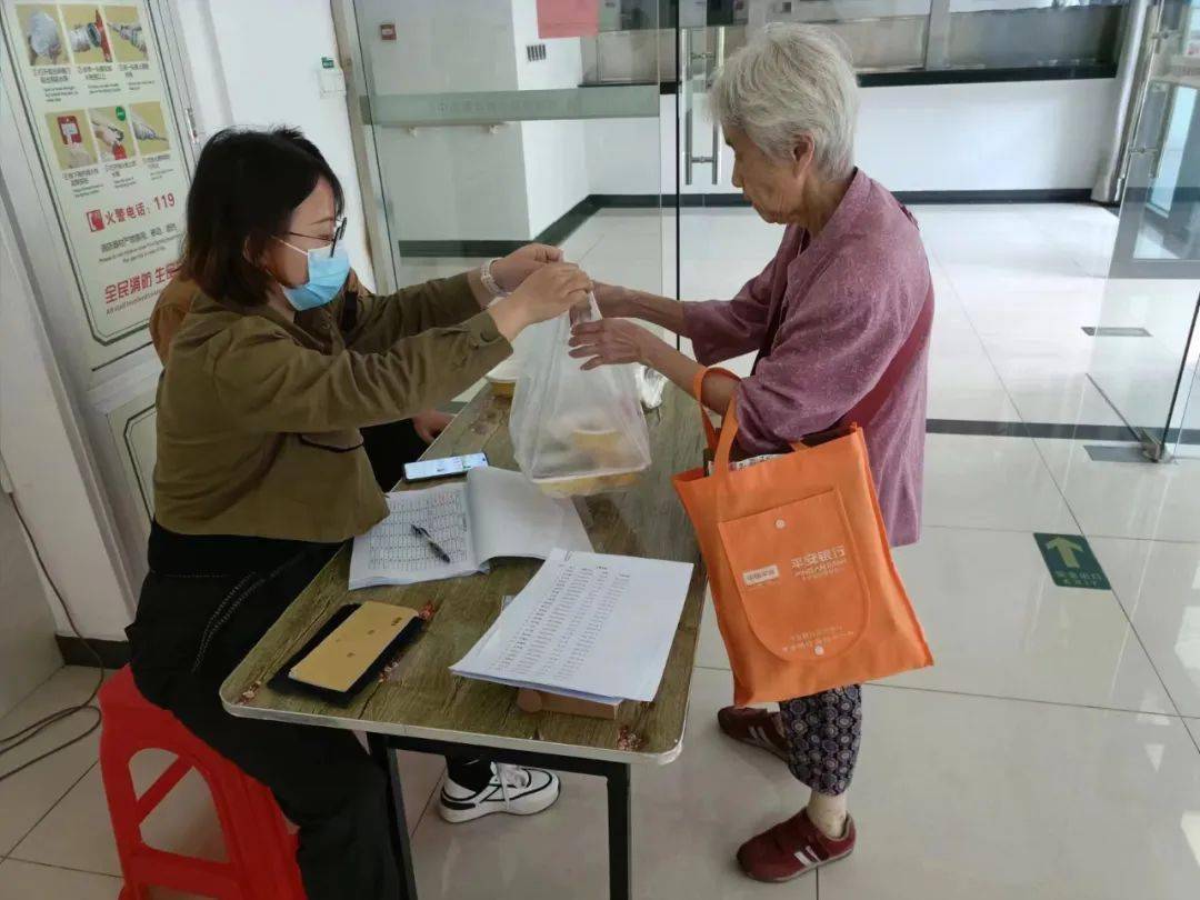 亿博电竞 亿博官网探访武进社区食堂食材新鲜价格亲民！(图4)