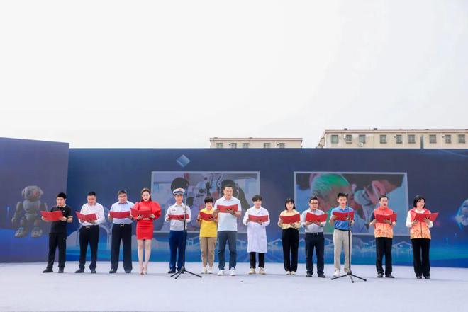 亿博电竞 亿博官网广东：倡议文化科技卫生工作者变“三下乡”为“常下乡”(图2)